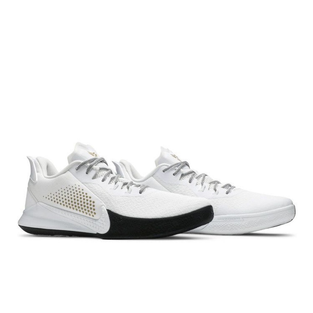 NIKE Mamba Fury White Metallic Gold Size 10.5 Men